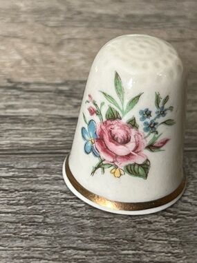 Vintage english Porcelain thimble - Floral Detail in White with Pink & Blue